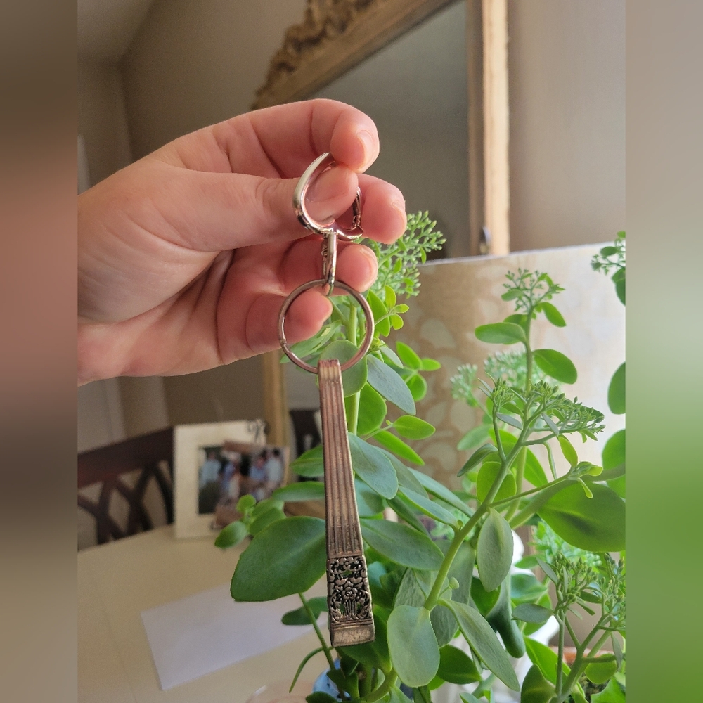 Vintage-REAL Silver Keychain with Floral Design